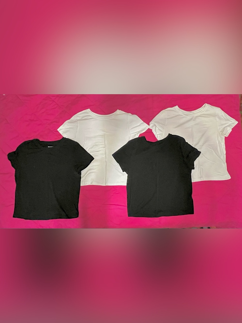 Old Navy 4-Pack Short Sleeve Tees in Black & White Medium Like New
